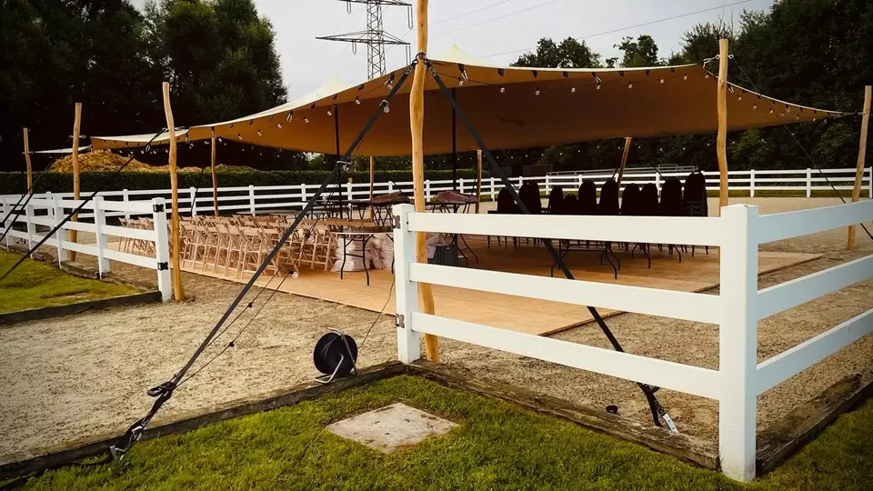 Stretchzelt 6x9m für 45-60 Personen – weitere Ansicht