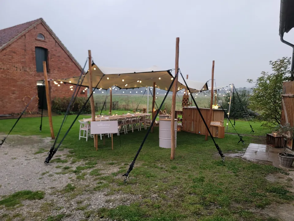 Stretchzelt 4×6 Meter für 15-30 Personen – weitere Ansicht