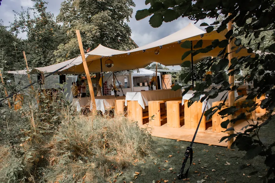 Stretchzelt 12×8 für 60-80 Personen – weitere Ansicht